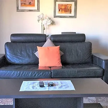 Sleeps 4 With Pool Air Con And Wifi